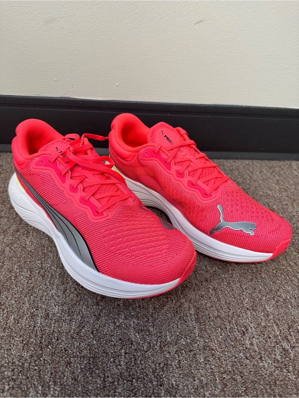 Puma Women’s Neon Pink ProSeries Running Shoes size 10.5